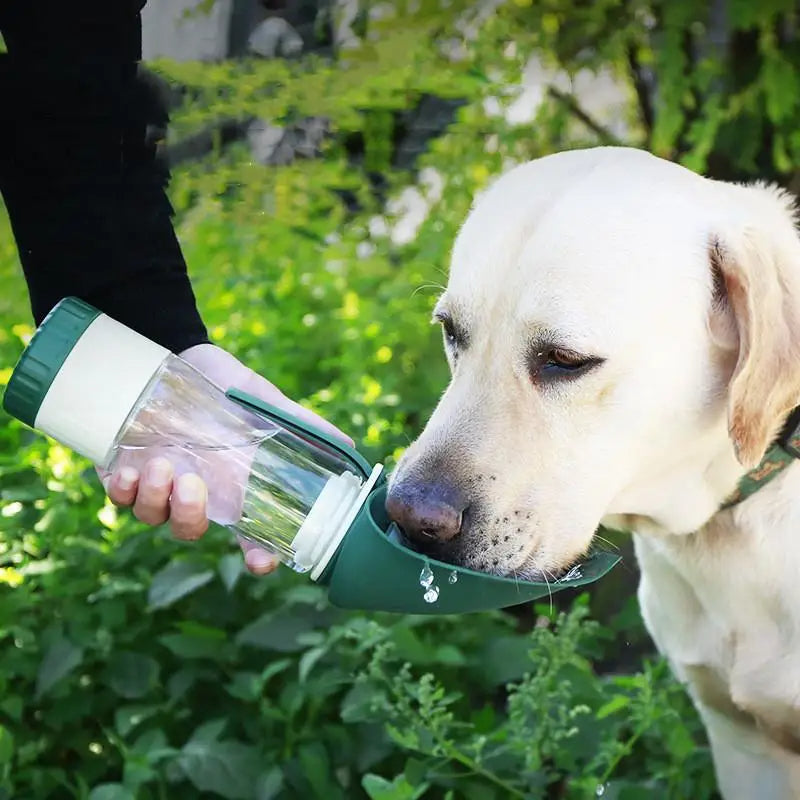 Simple and easy-to-clean design of the 2-in-1 pet bottle, ideal for frequent use.